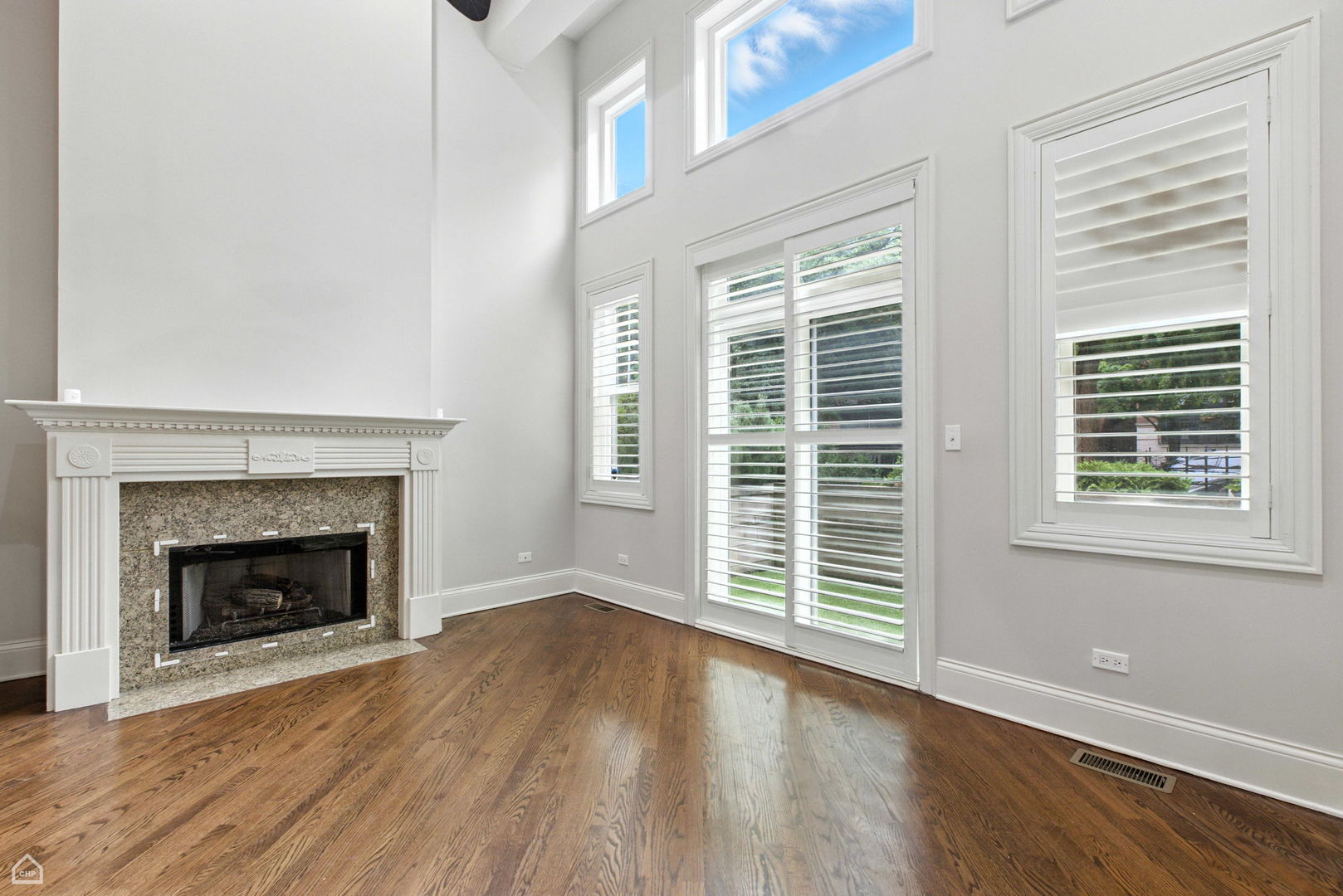 860 W Buckingham Place Unit: 1E