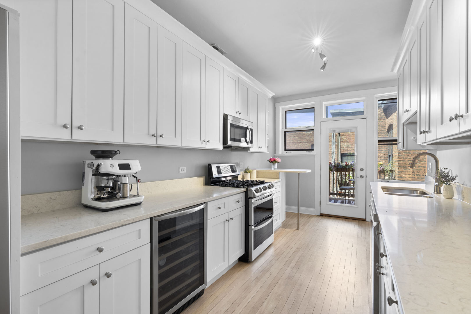 510 W Surf Street Unit: 3