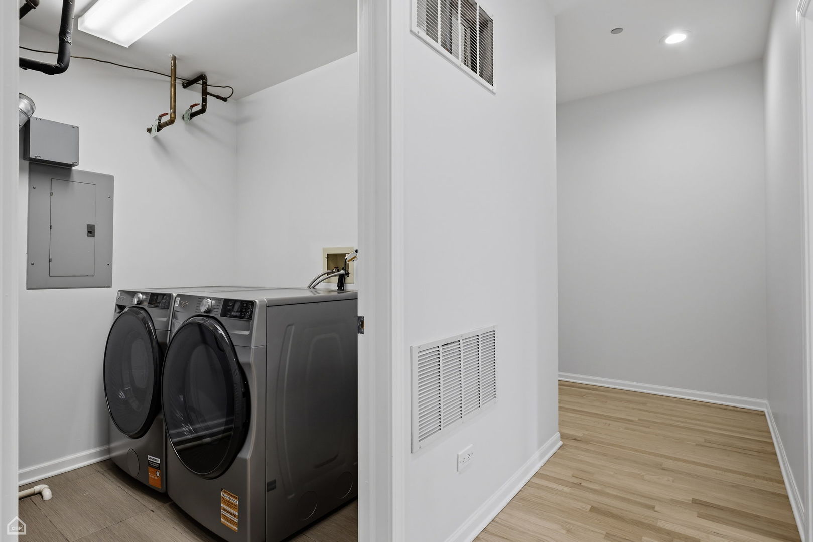 33 W Huron Street Unit: 305