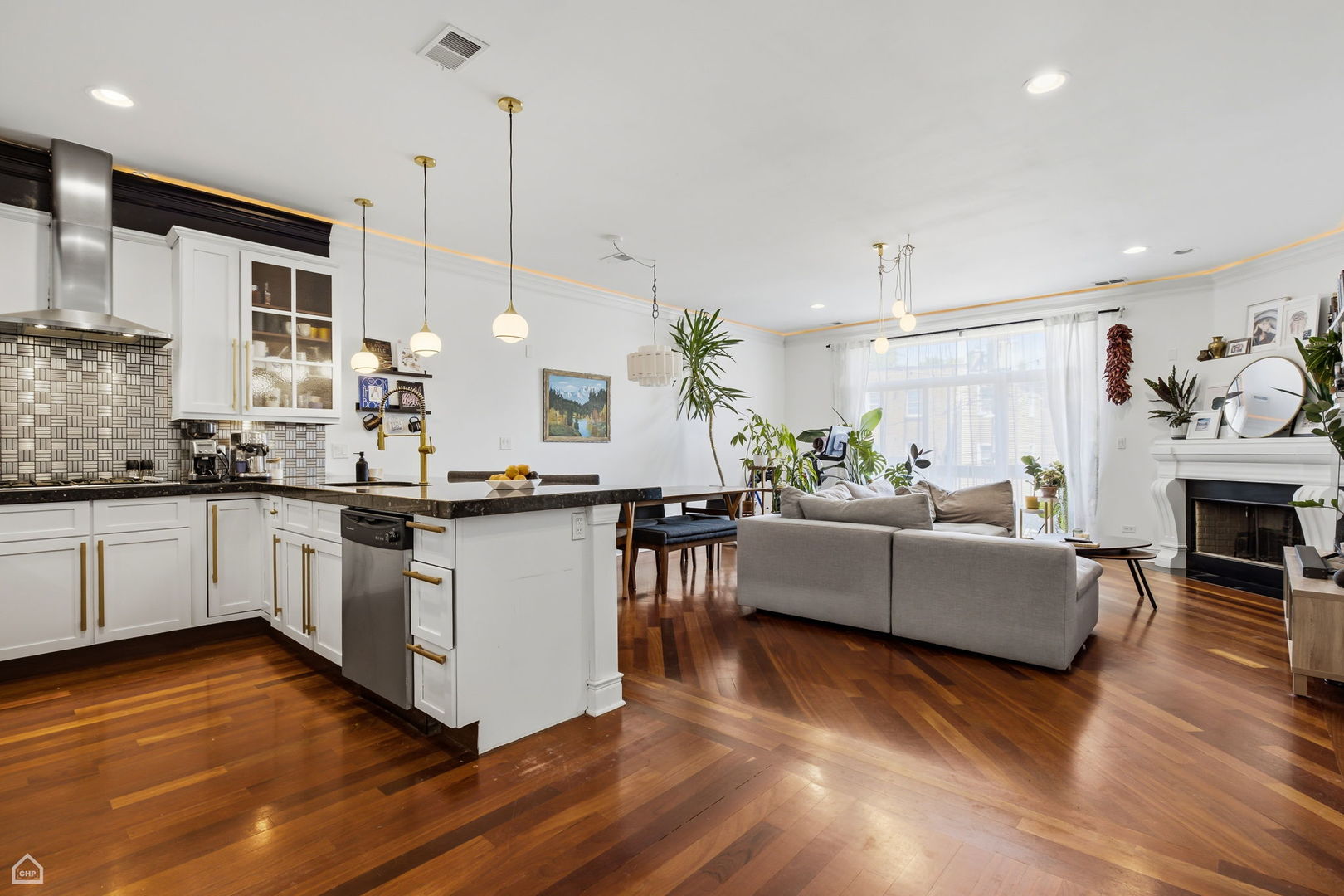 4231 N Kedzie Avenue Unit: 2-F