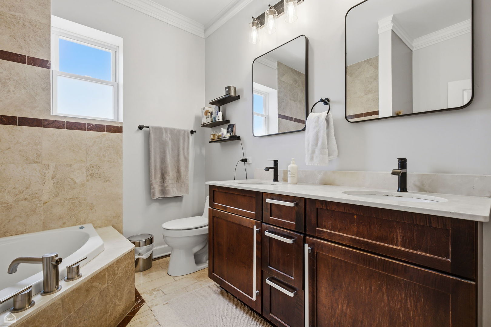 4231 N Kedzie Avenue Unit: 2-F