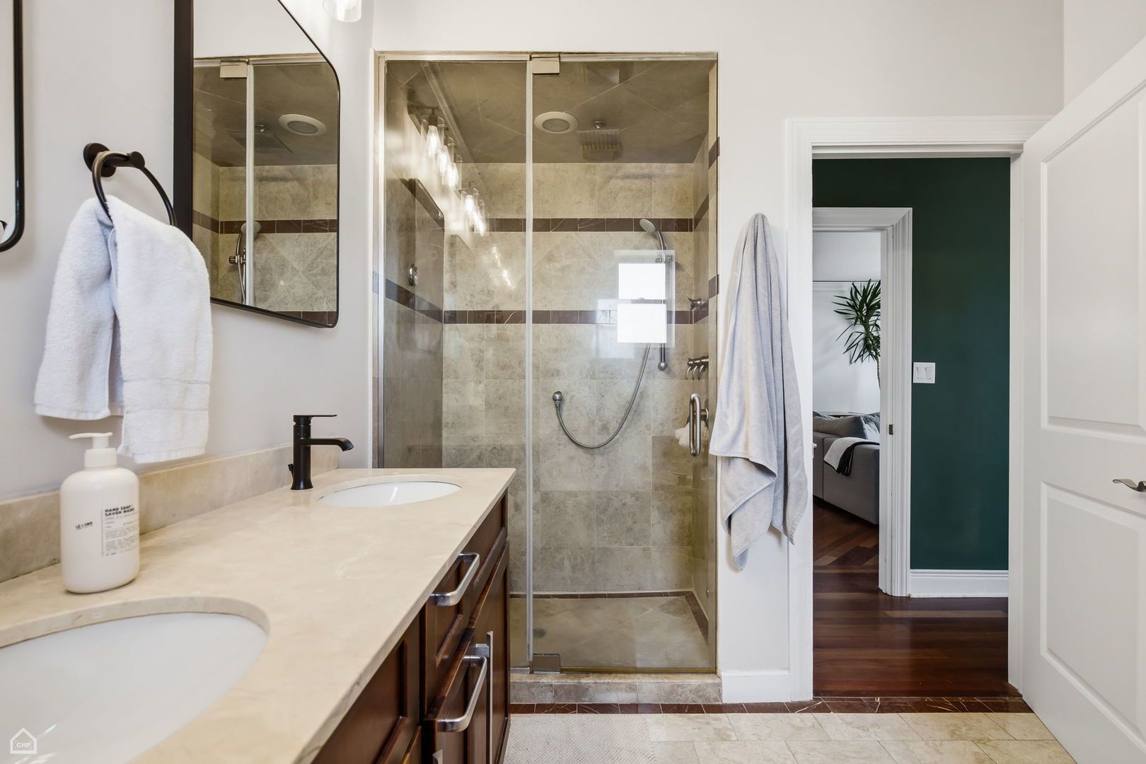 4231 N Kedzie Avenue Unit: 2-F