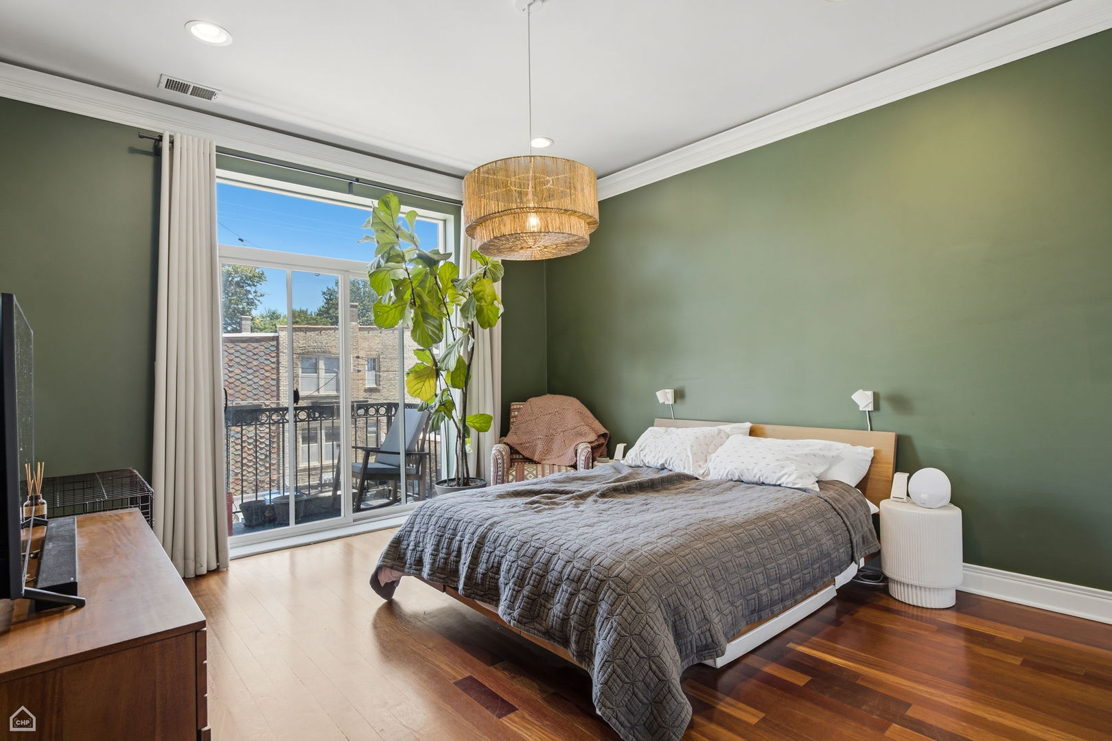 4231 N Kedzie Avenue Unit: 2-F