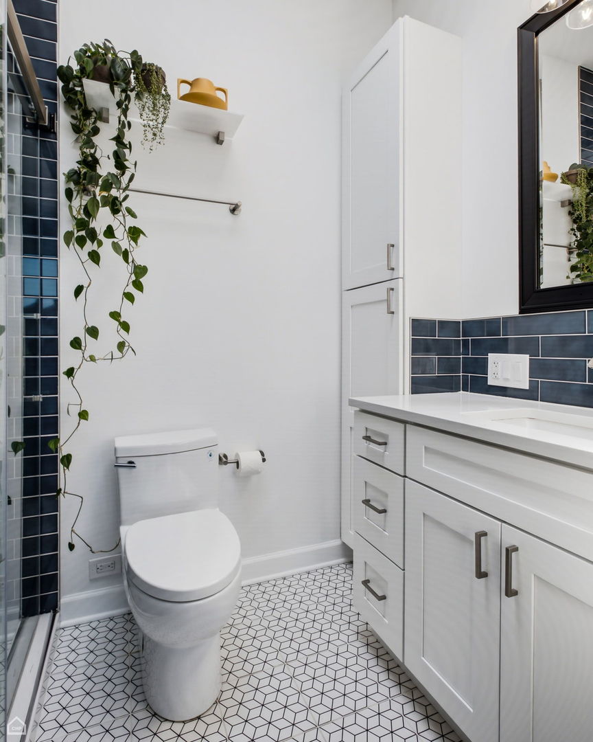 645 W Surf Street Unit: A4