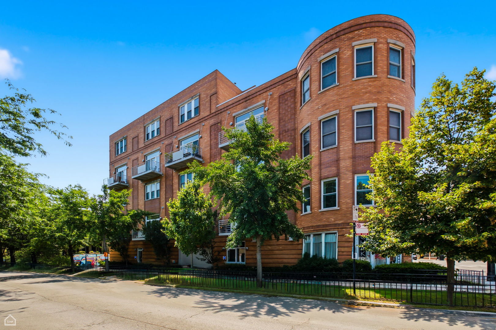 645 W Surf Street Unit: A4