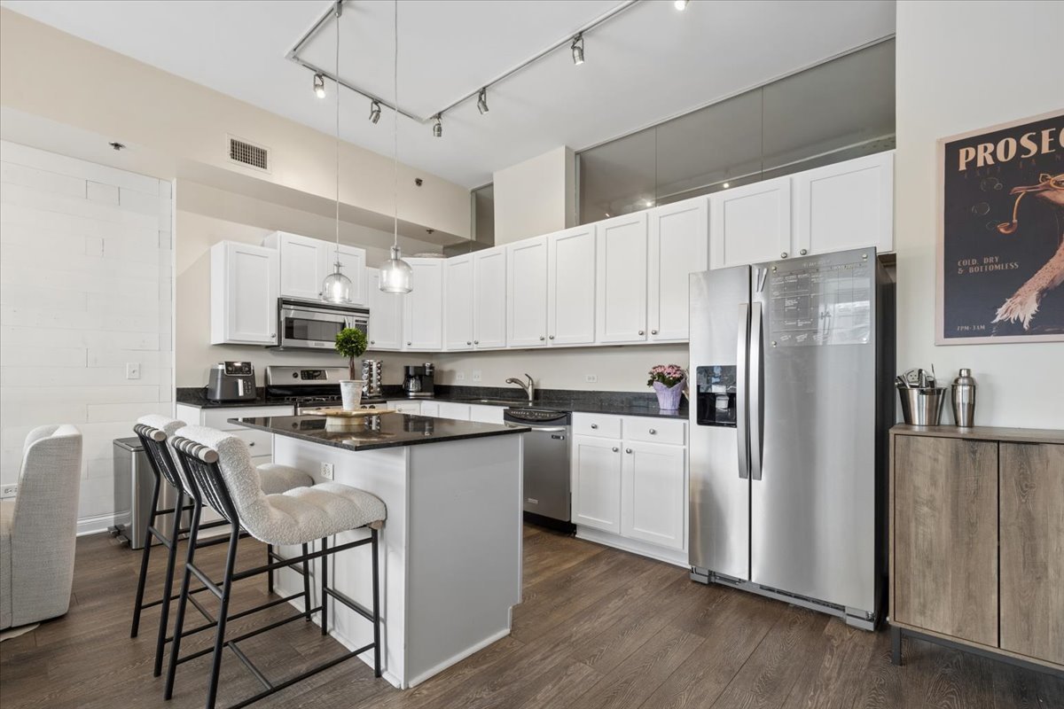 230 W Division Street Unit: 602
