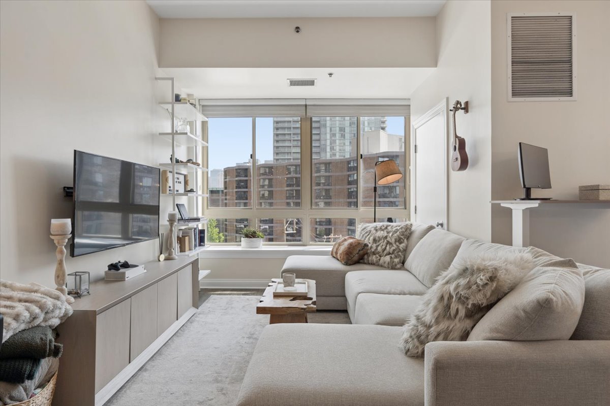 230 W Division Street Unit: 602