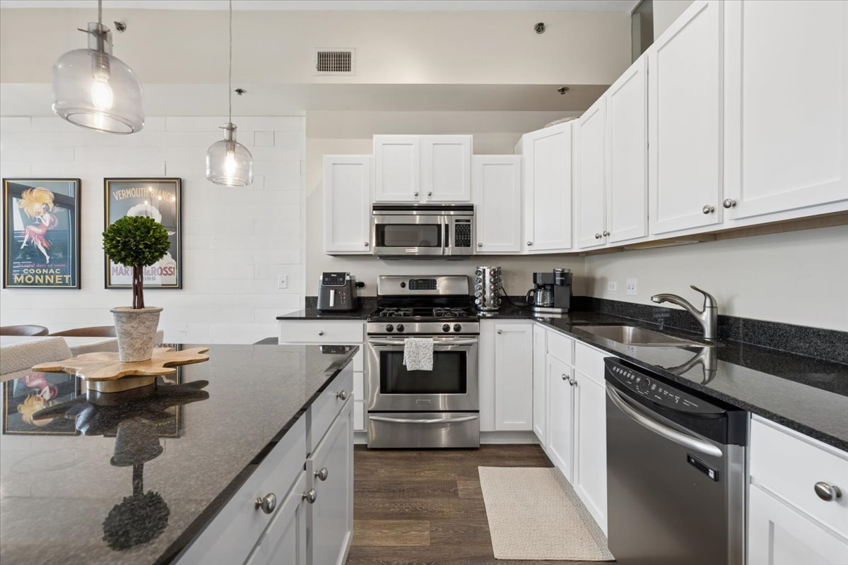 230 W Division Street Unit: 602