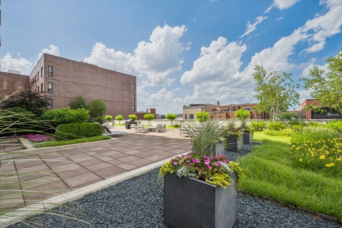230 W Division Street Unit: 602