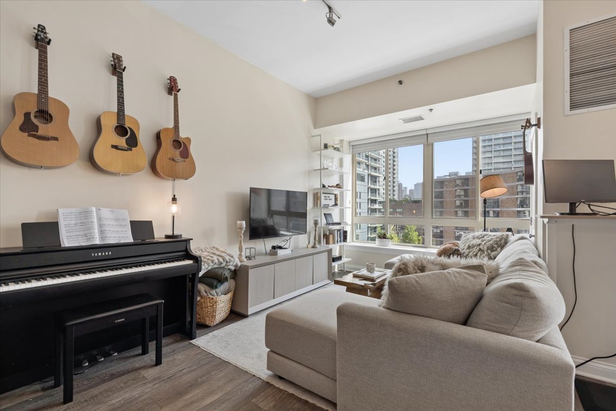 230 W Division Street Unit: 602