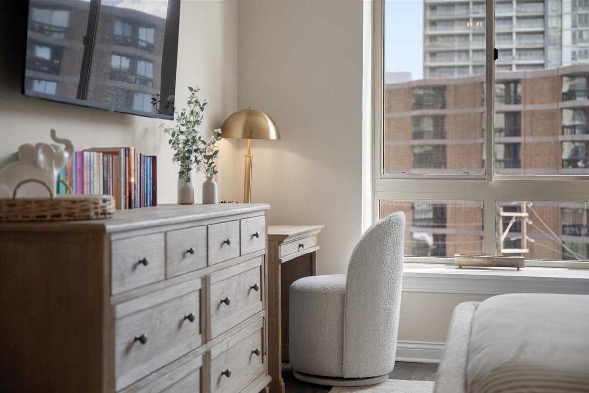 230 W Division Street Unit: 602