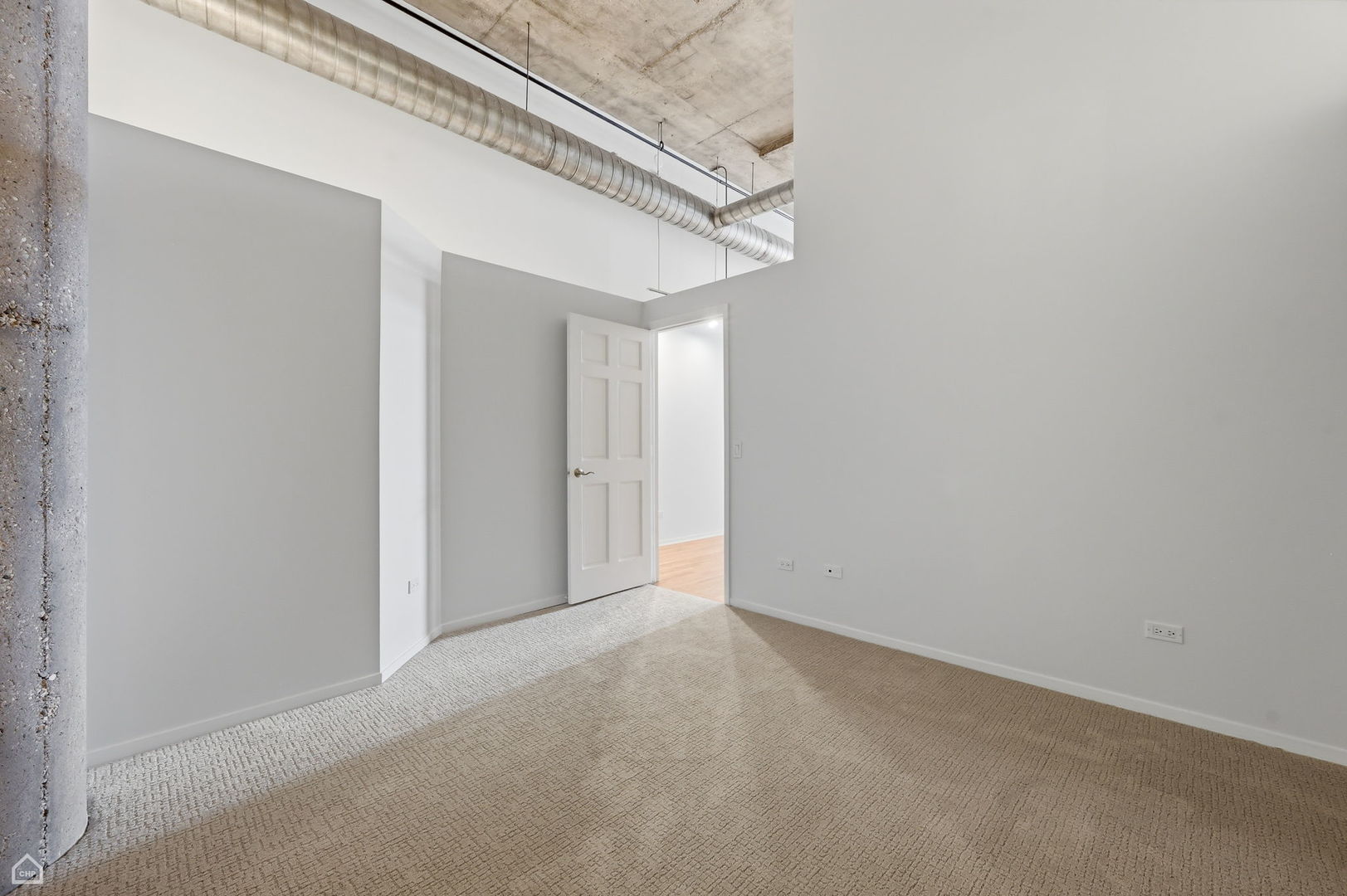 1934 N Washtenaw Avenue Unit: 207