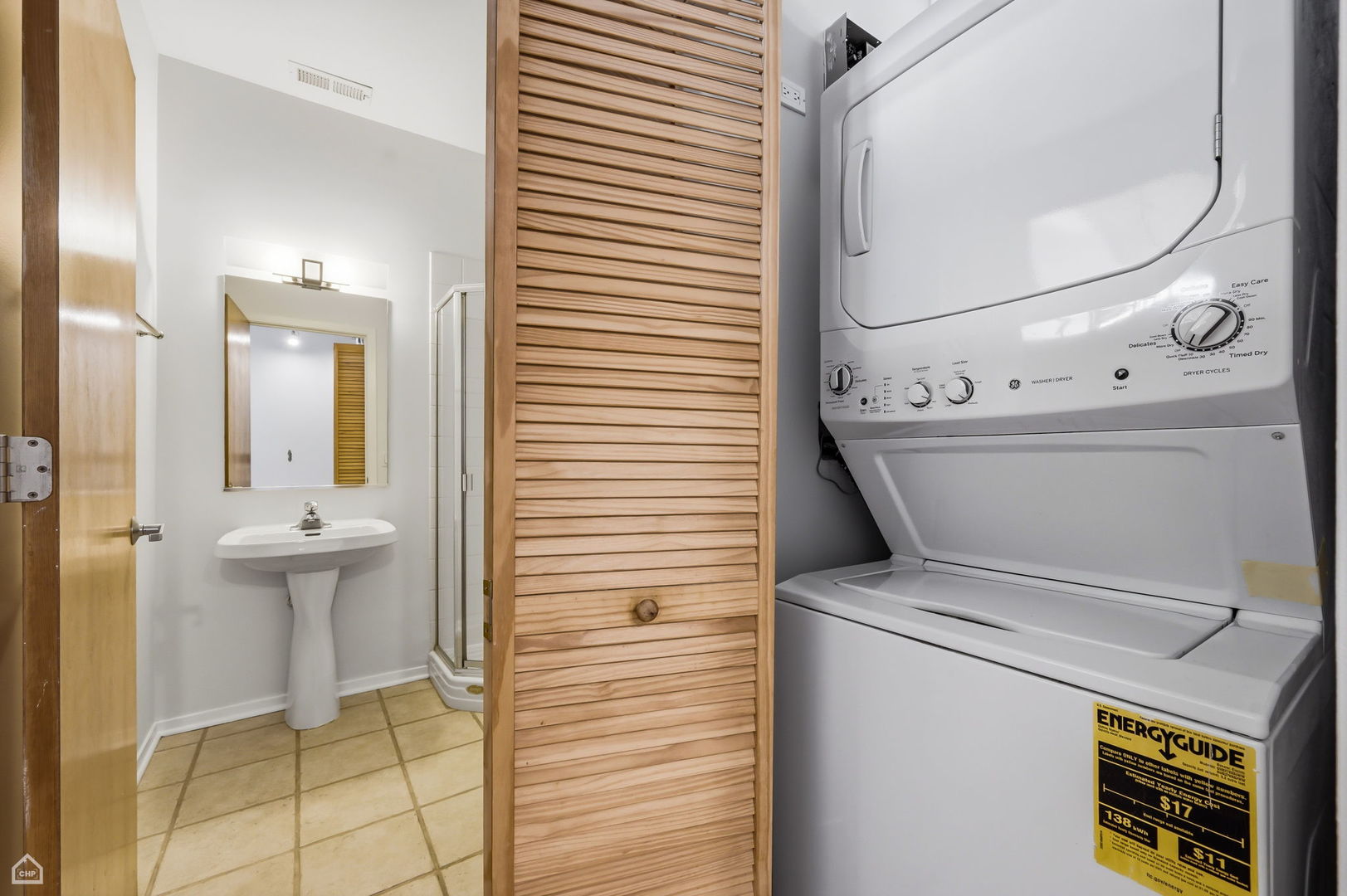 1934 N Washtenaw Avenue Unit: 207