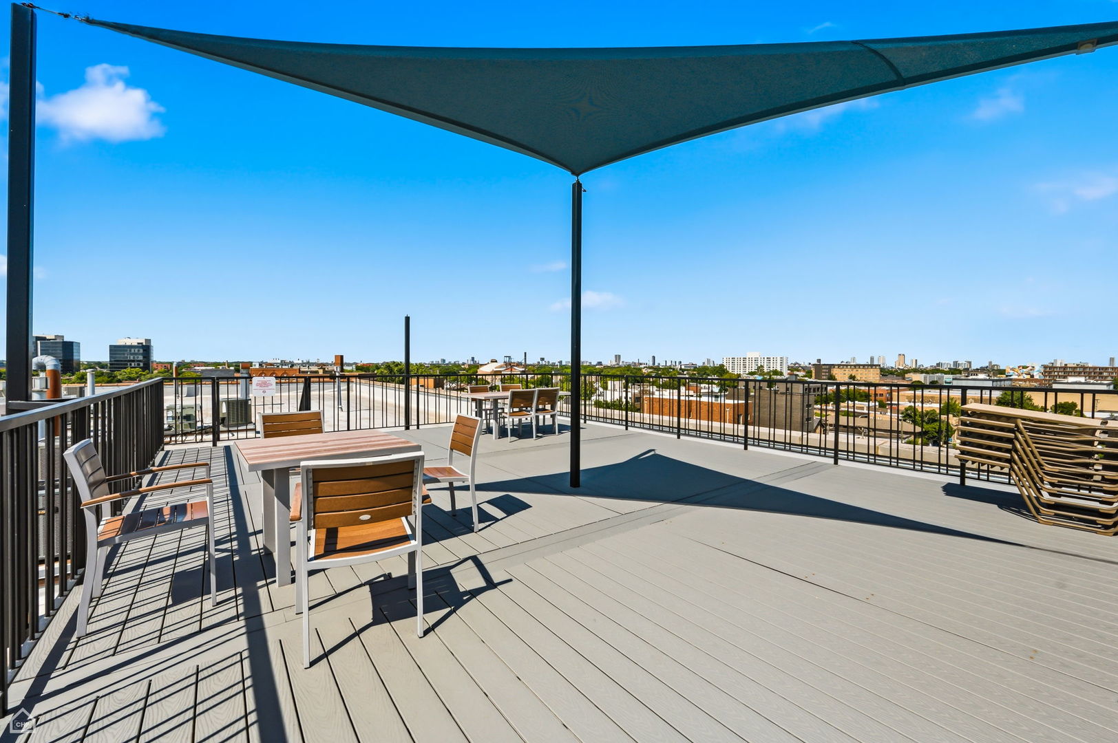 1934 N Washtenaw Avenue Unit: 207