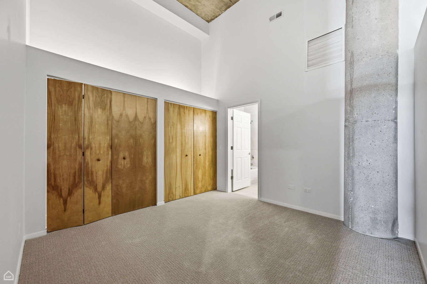 1934 N Washtenaw Avenue Unit: 207
