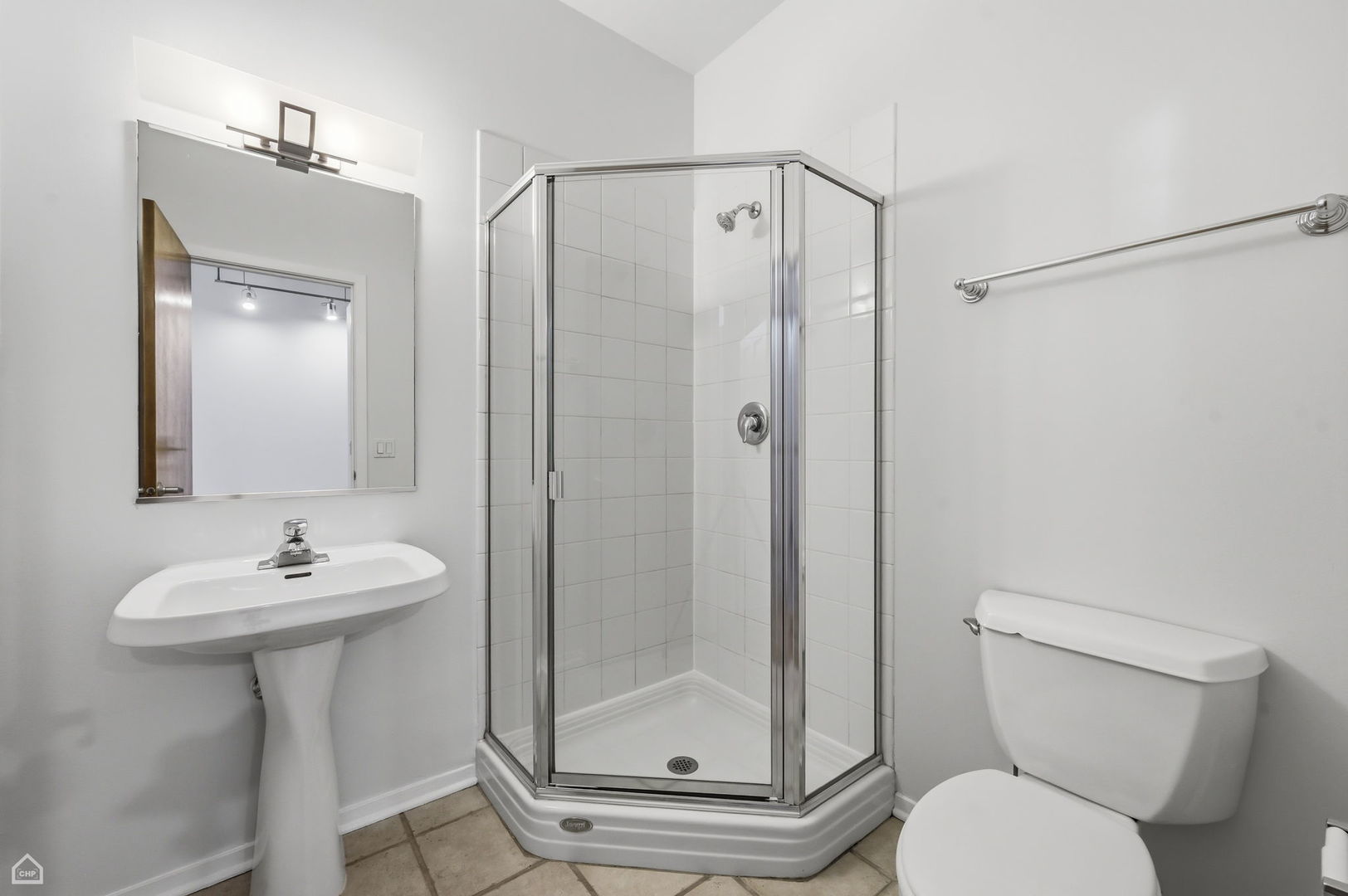 1934 N Washtenaw Avenue Unit: 207