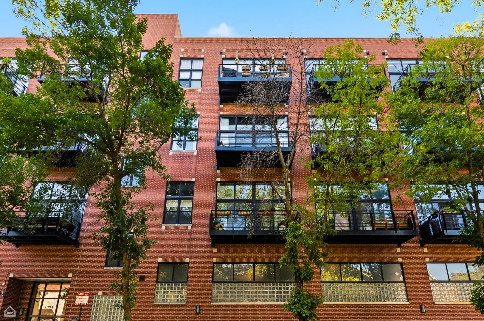 1934 N Washtenaw Avenue Unit: 207