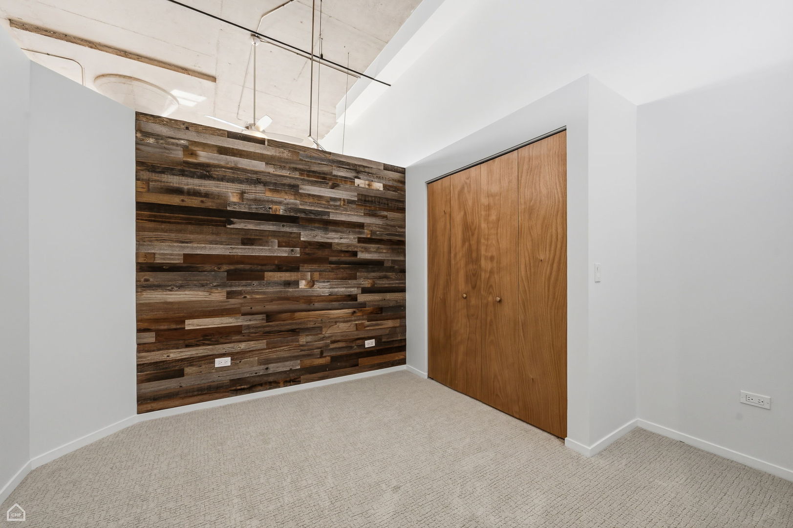 1934 N Washtenaw Avenue Unit: 207