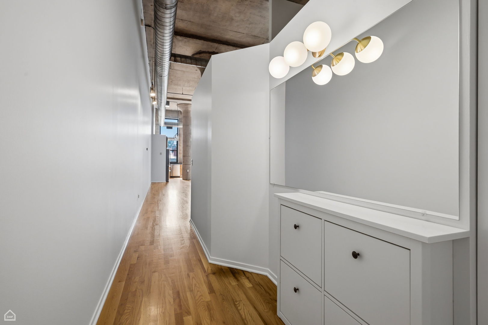 1934 N Washtenaw Avenue Unit: 207