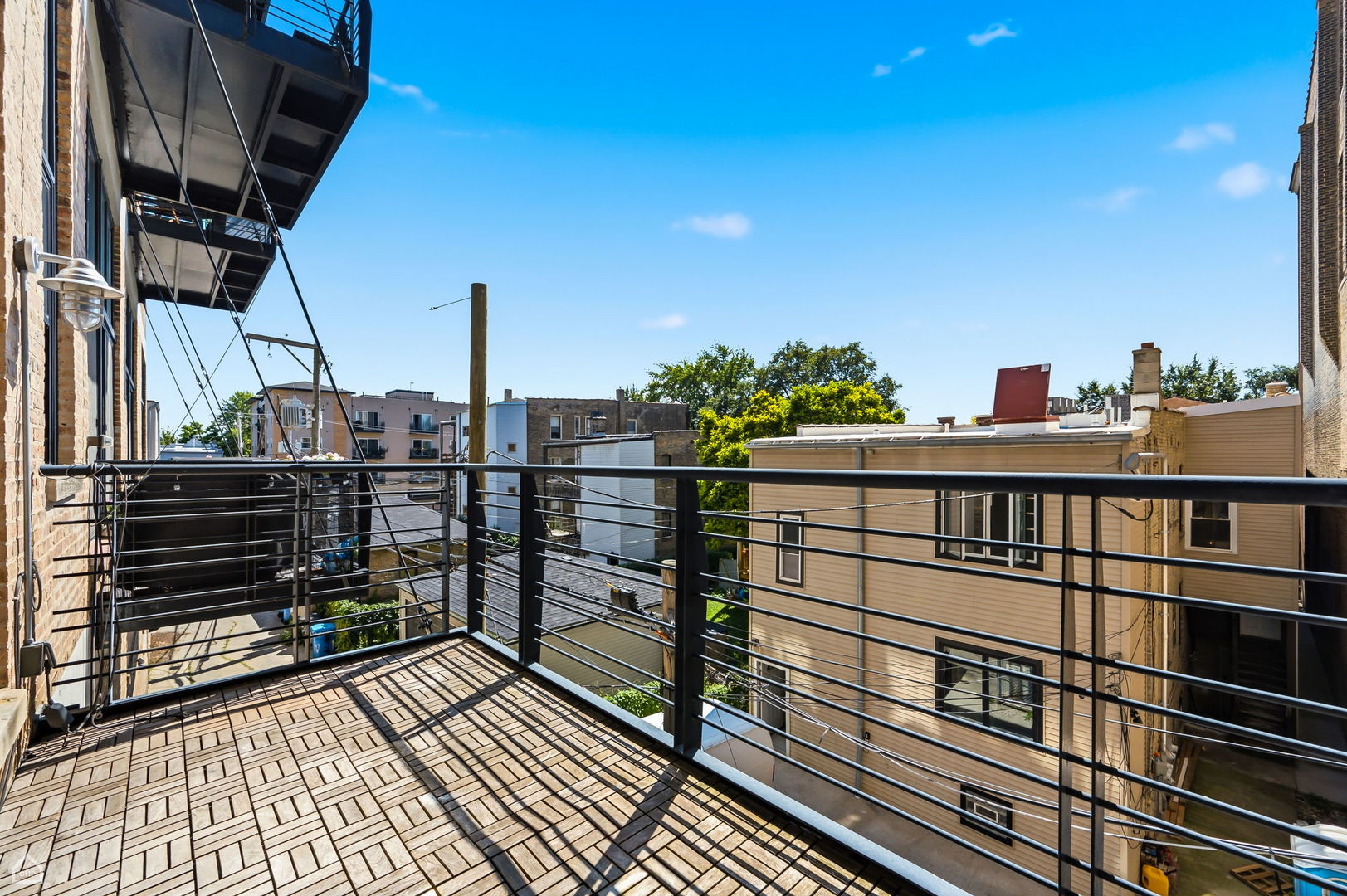 1934 N Washtenaw Avenue Unit: 207