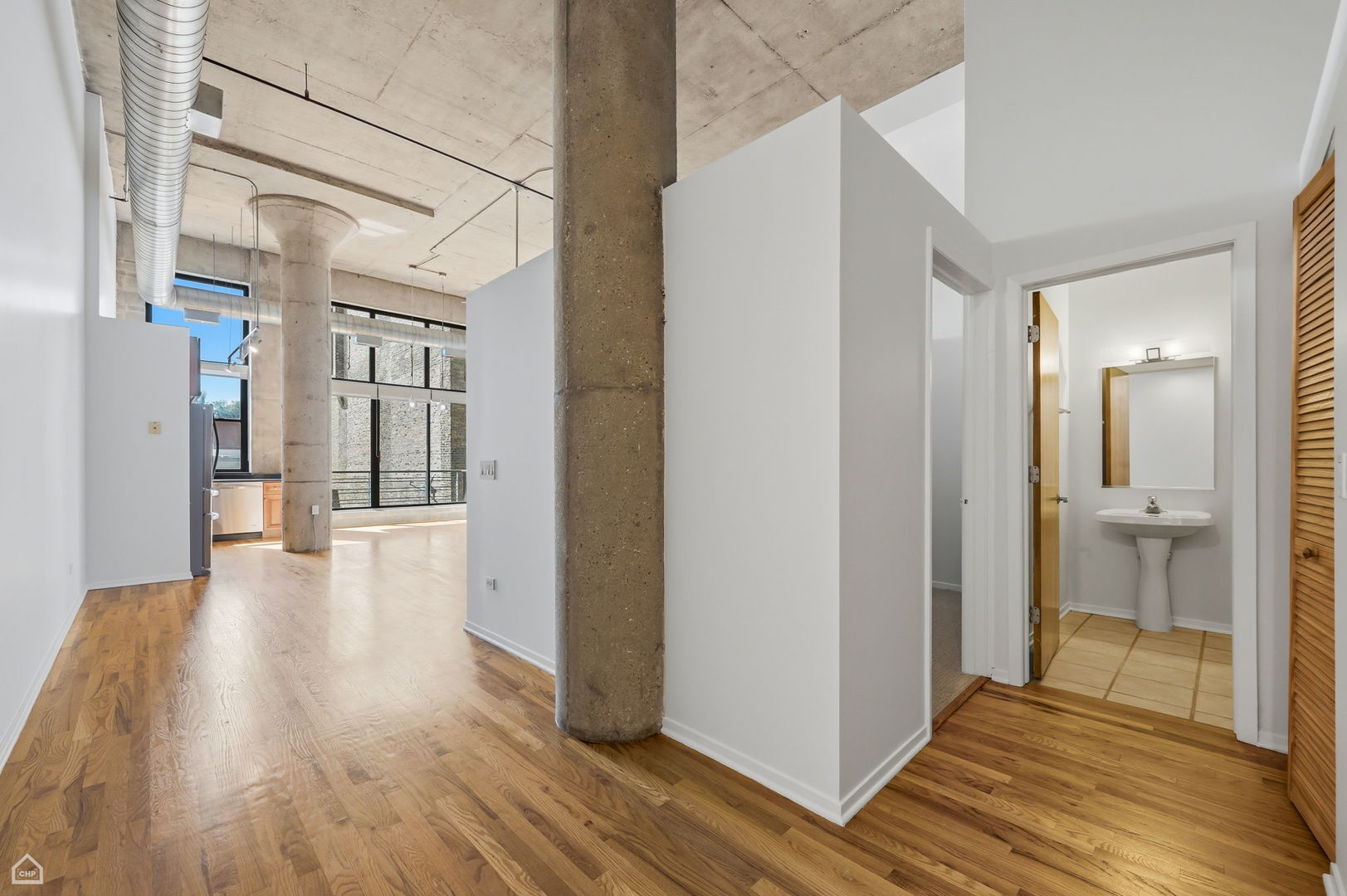 1934 N Washtenaw Avenue Unit: 207
