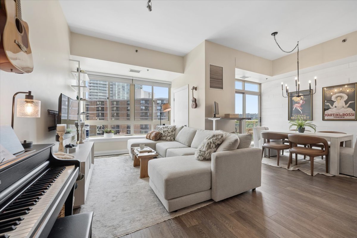 230 W Division Street Unit: 602