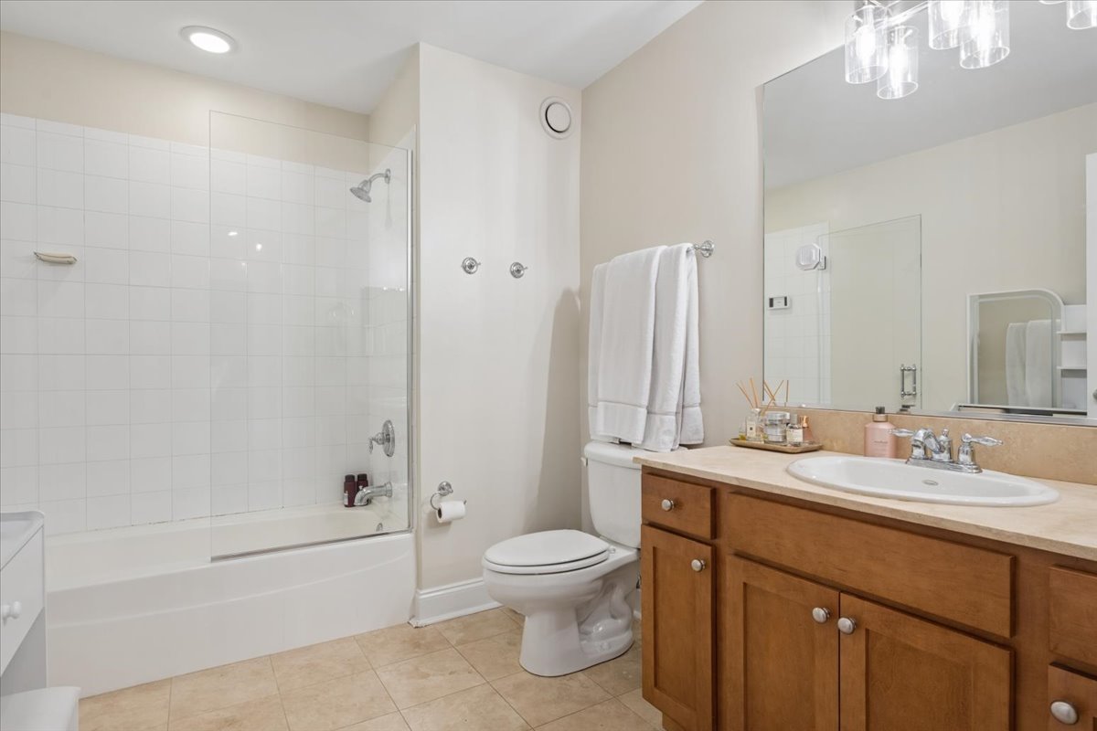 230 W Division Street Unit: 602