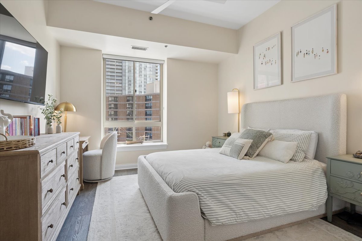 230 W Division Street Unit: 602