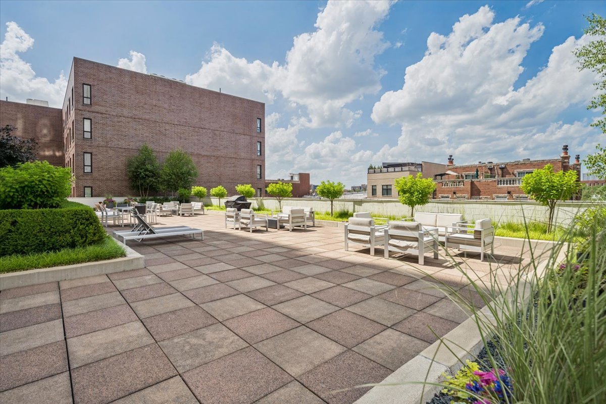 230 W Division Street Unit: 602