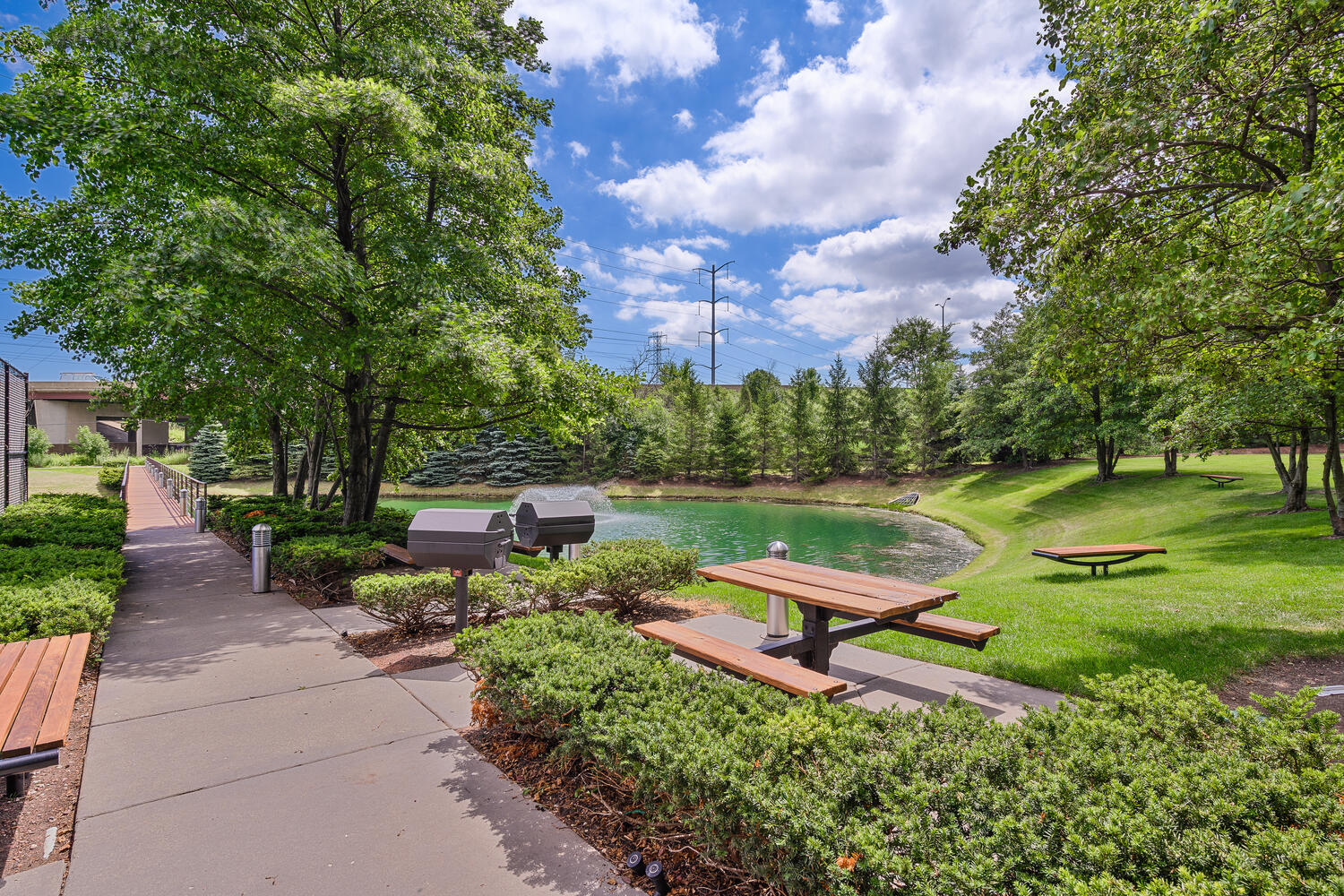 9715 Woods Drive Unit: 909