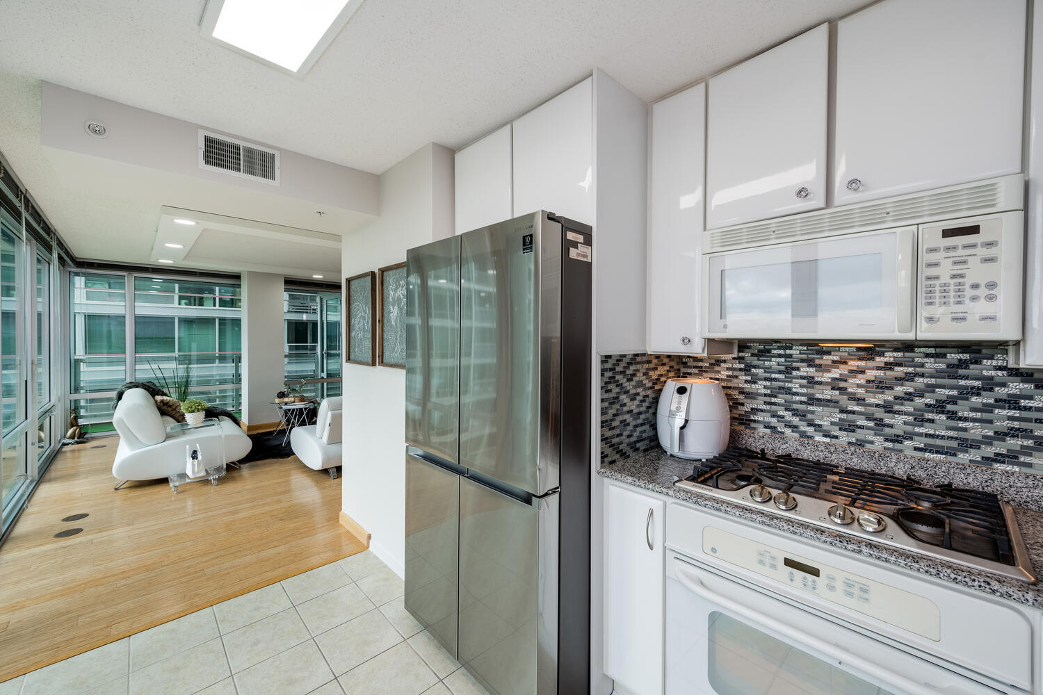 9715 Woods Drive Unit: 1102