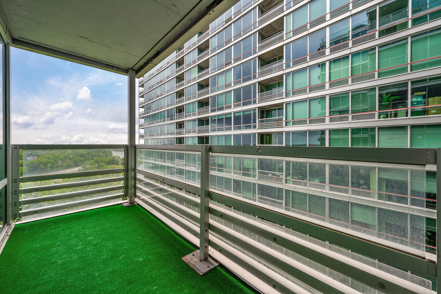 9715 Woods Drive Unit: 1102