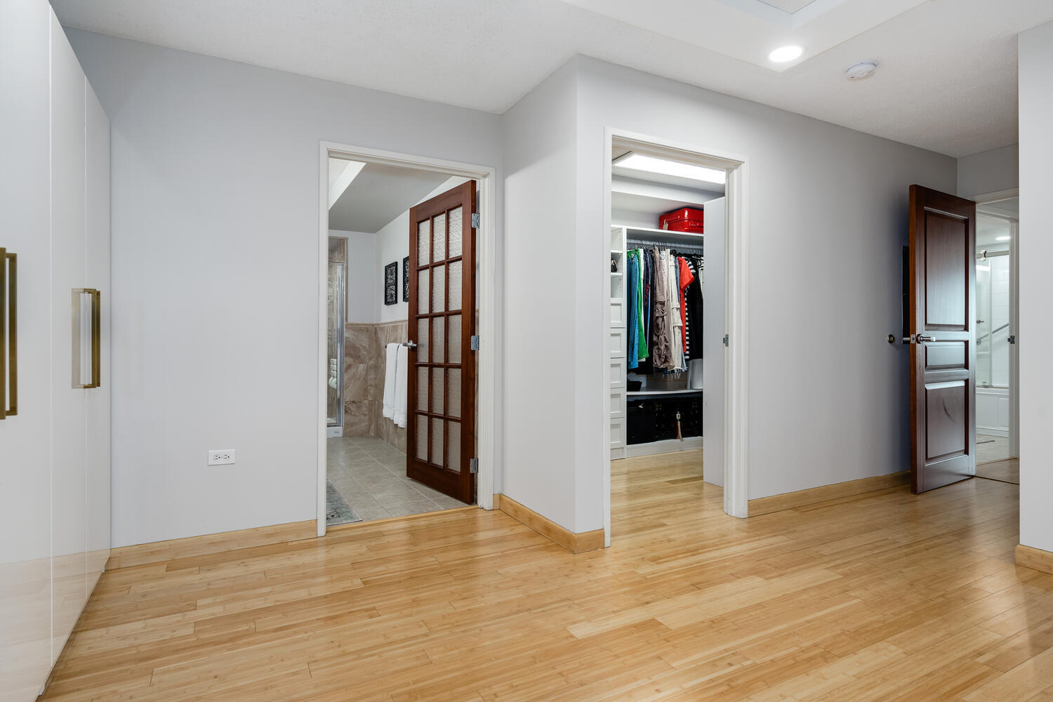 9715 Woods Drive Unit: 1102