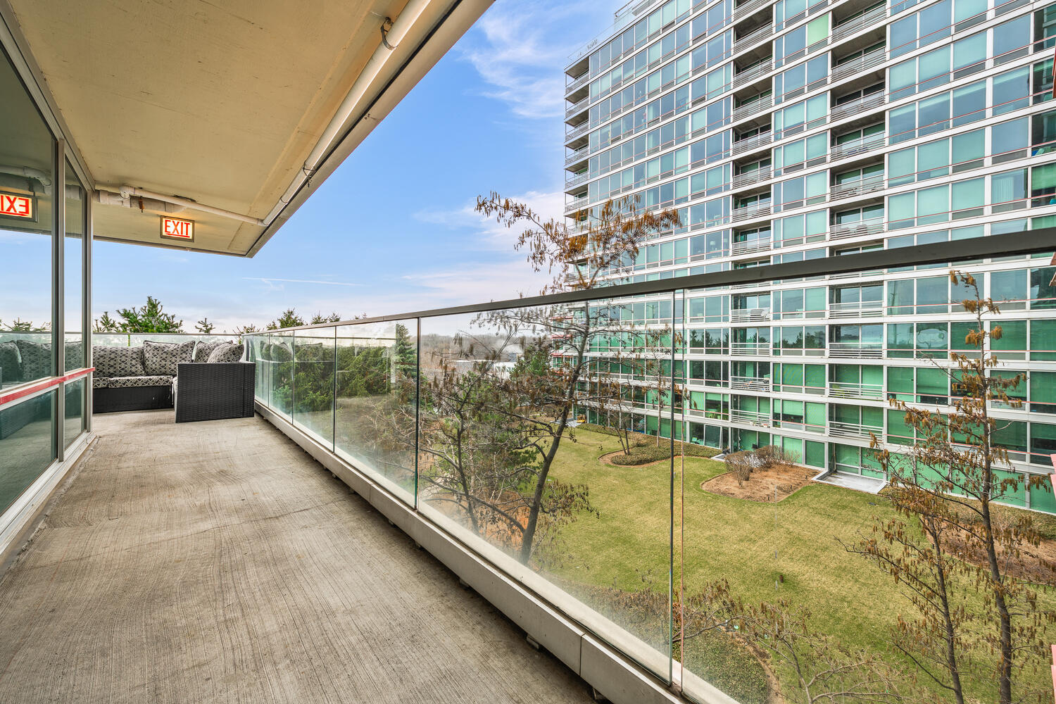 9715 Woods Drive Unit: 700