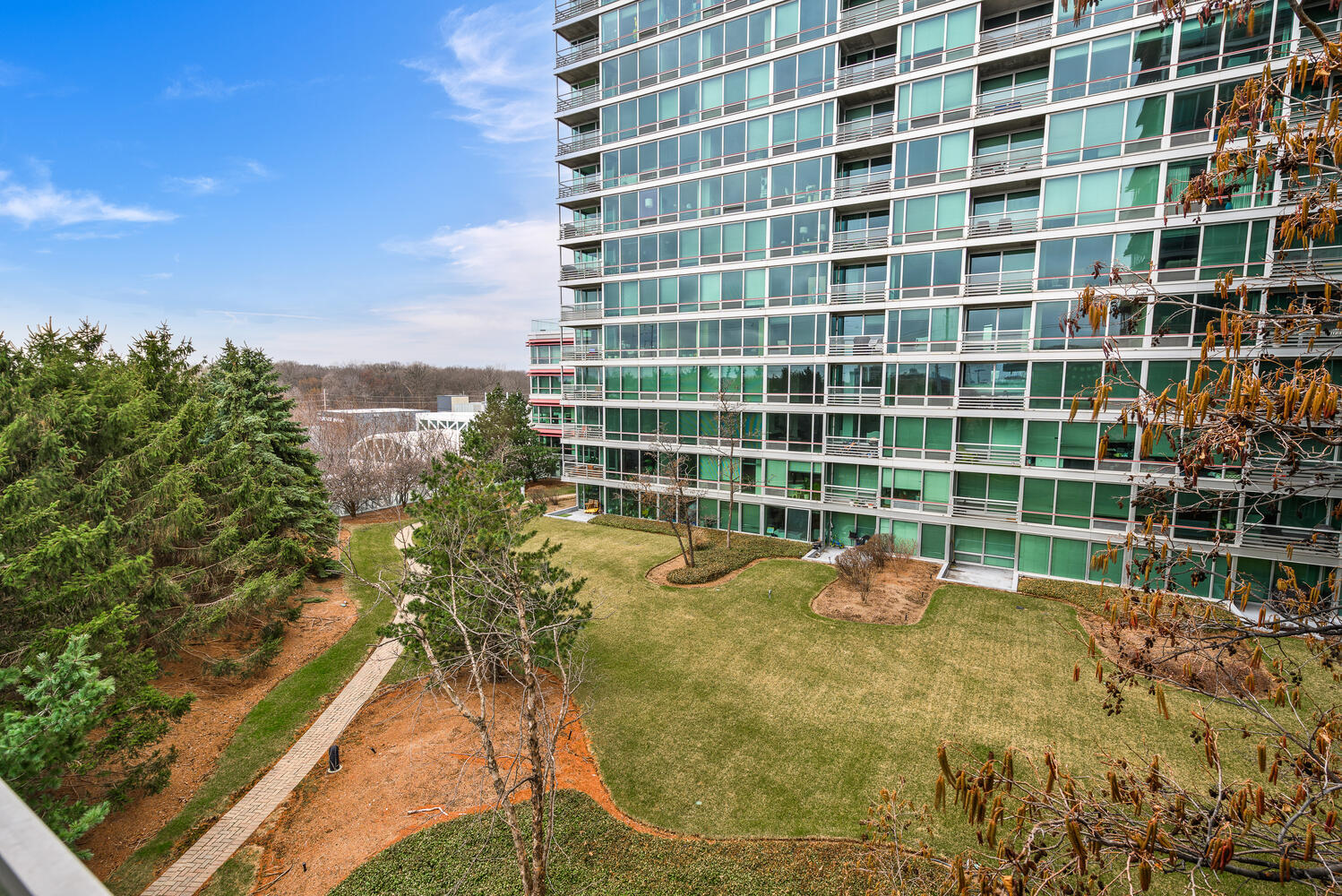 9715 Woods Drive Unit: 700