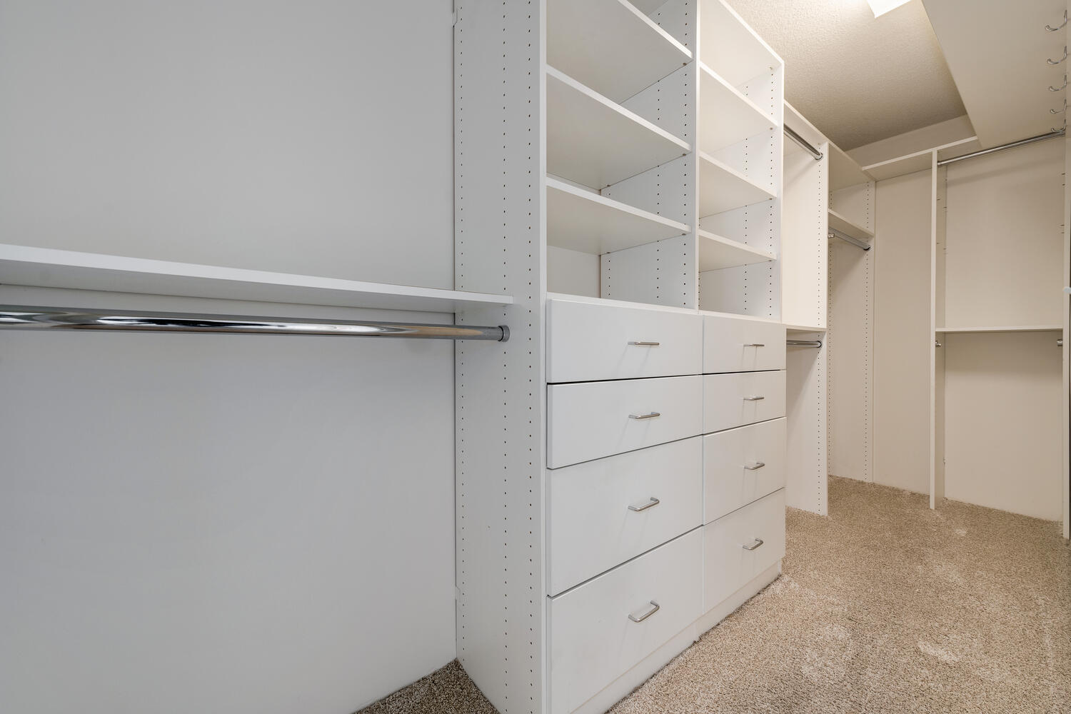 9715 Woods Drive Unit: 700