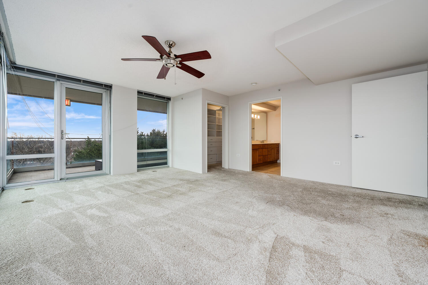 9715 Woods Drive Unit: 700