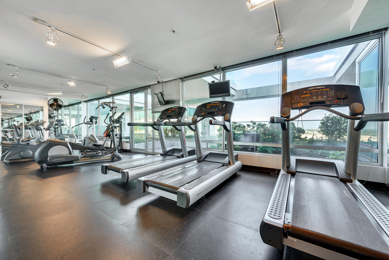 9715 Woods Drive Unit: 700