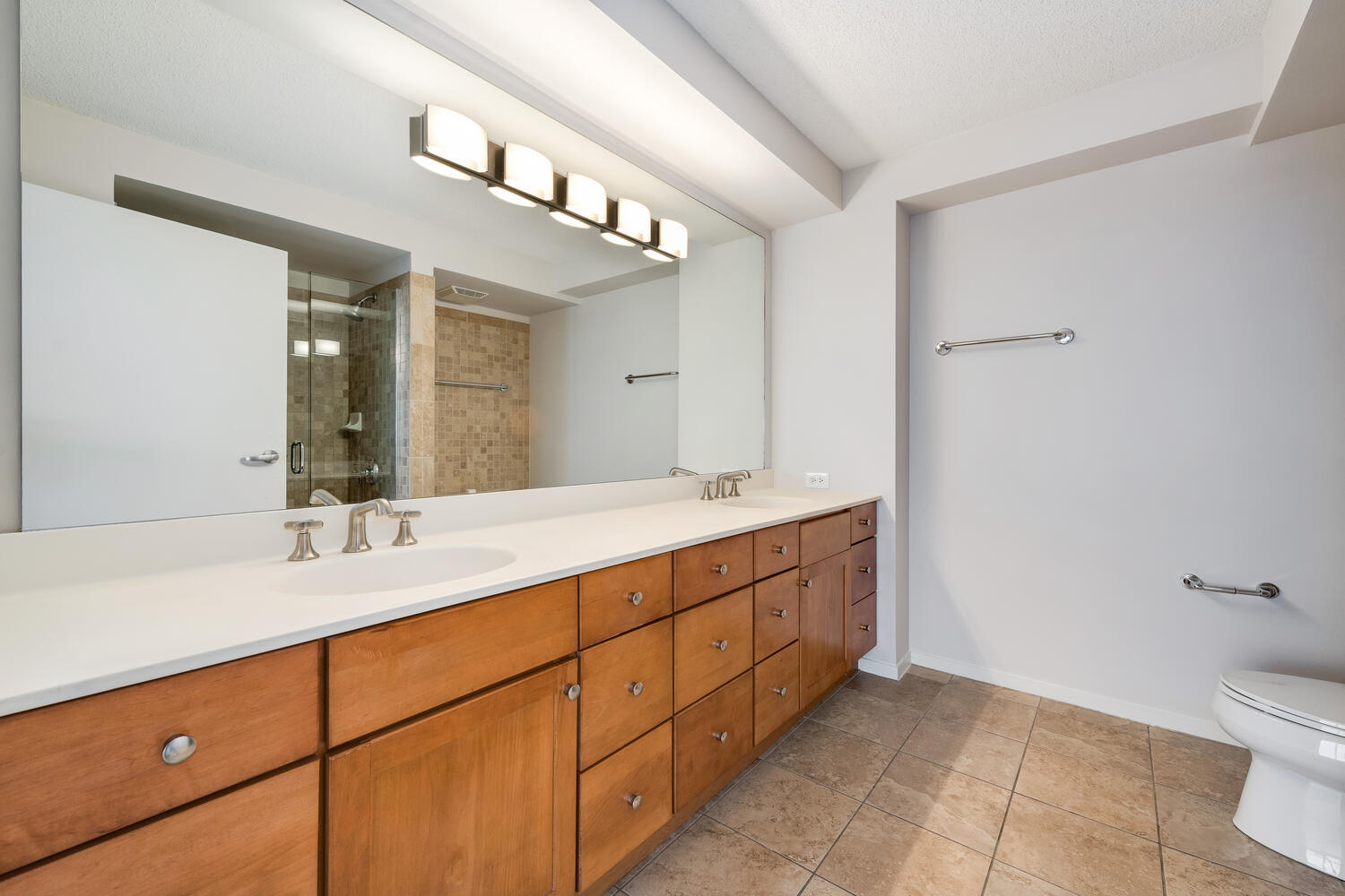 9715 Woods Drive Unit: 700