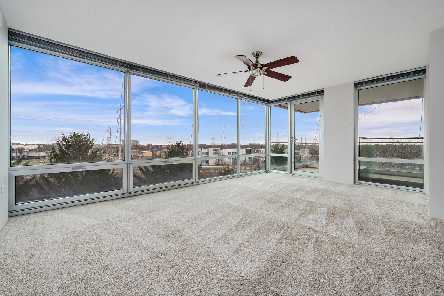 9715 Woods Drive Unit: 700