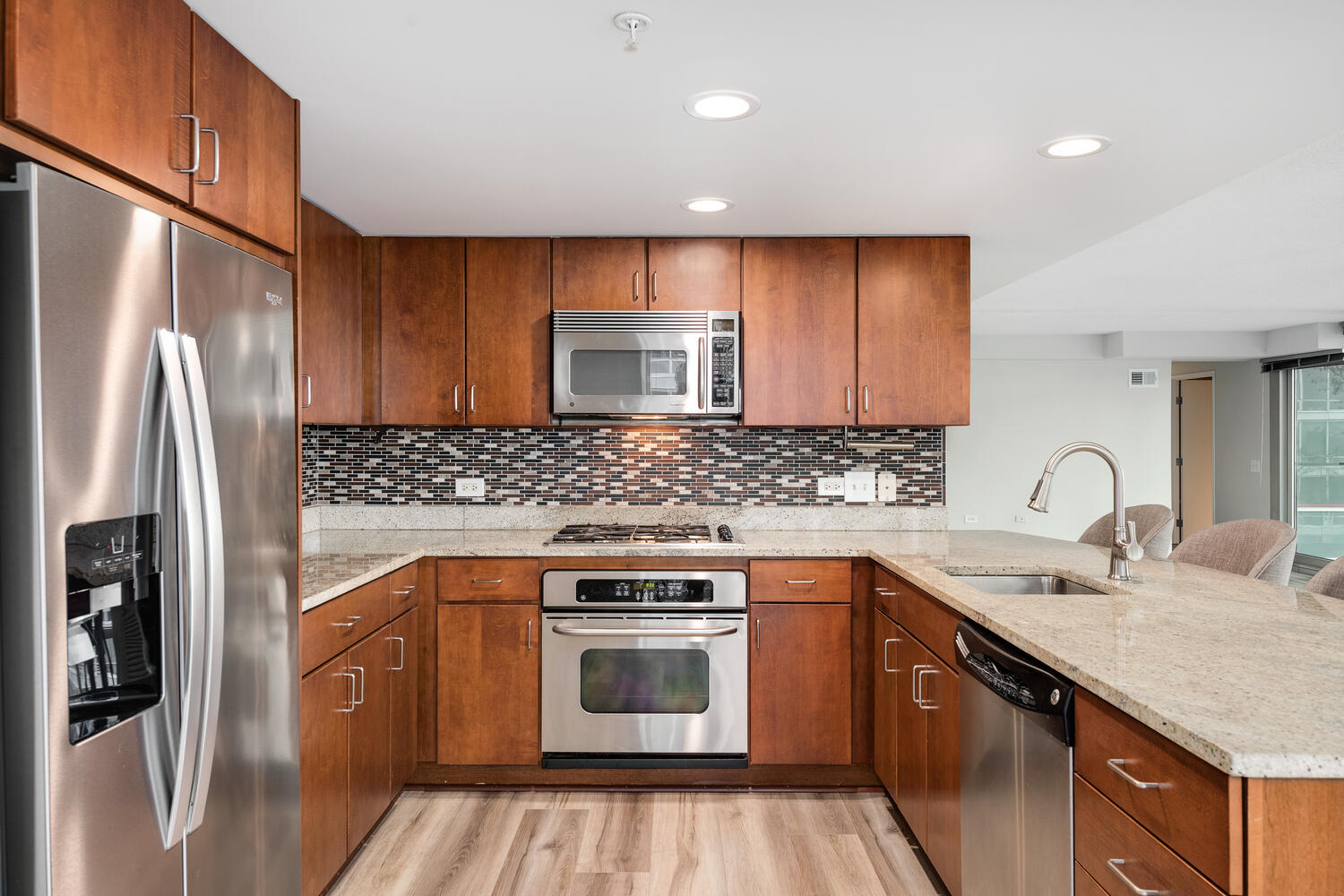 9715 Woods Drive Unit: 700