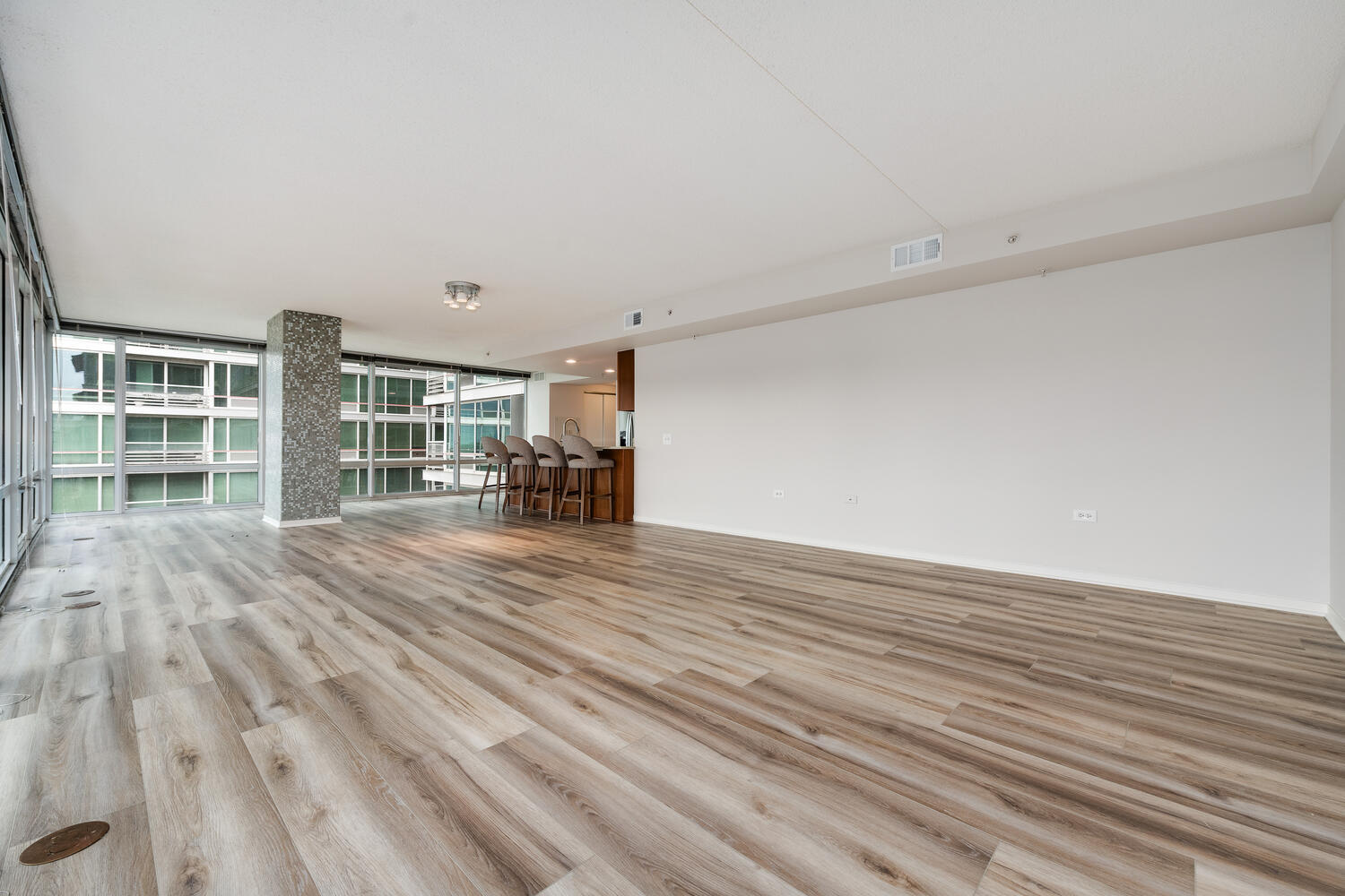 9715 Woods Drive Unit: 700