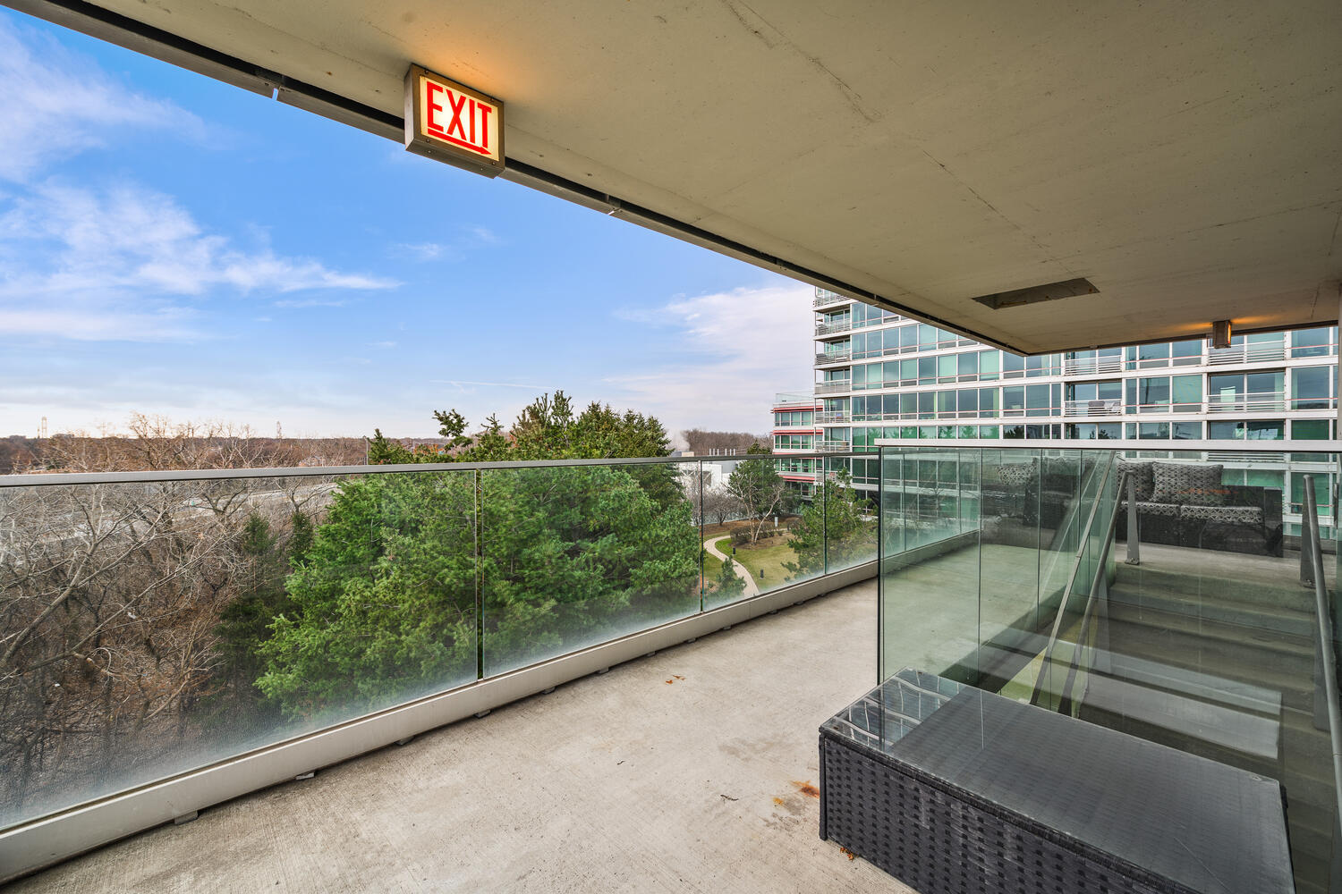 9715 Woods Drive Unit: 700