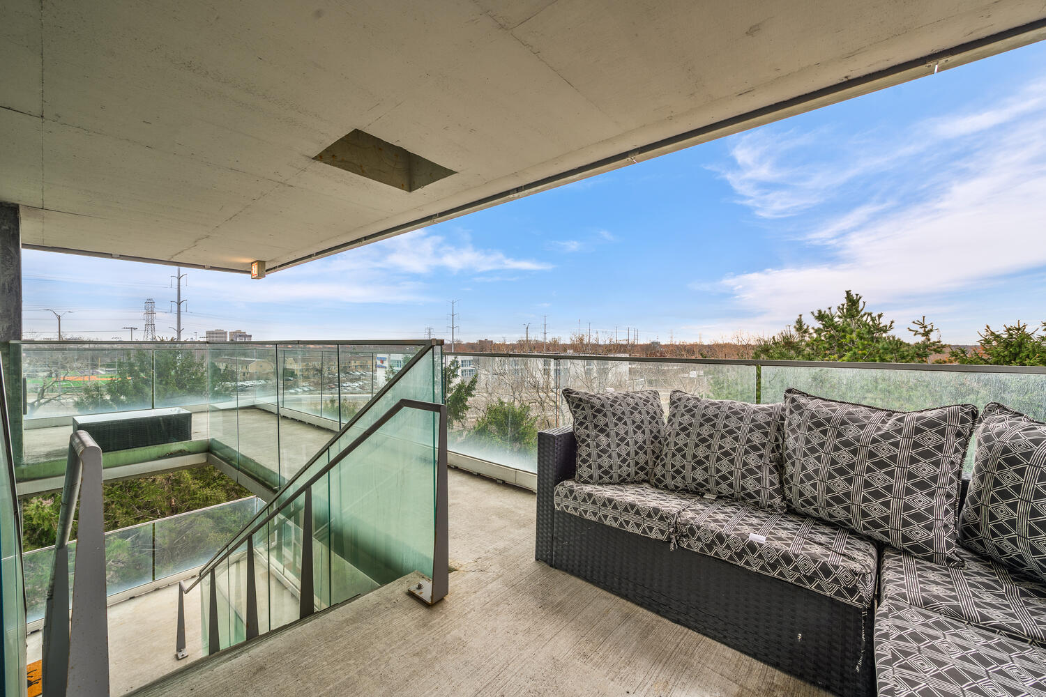 9715 Woods Drive Unit: 700