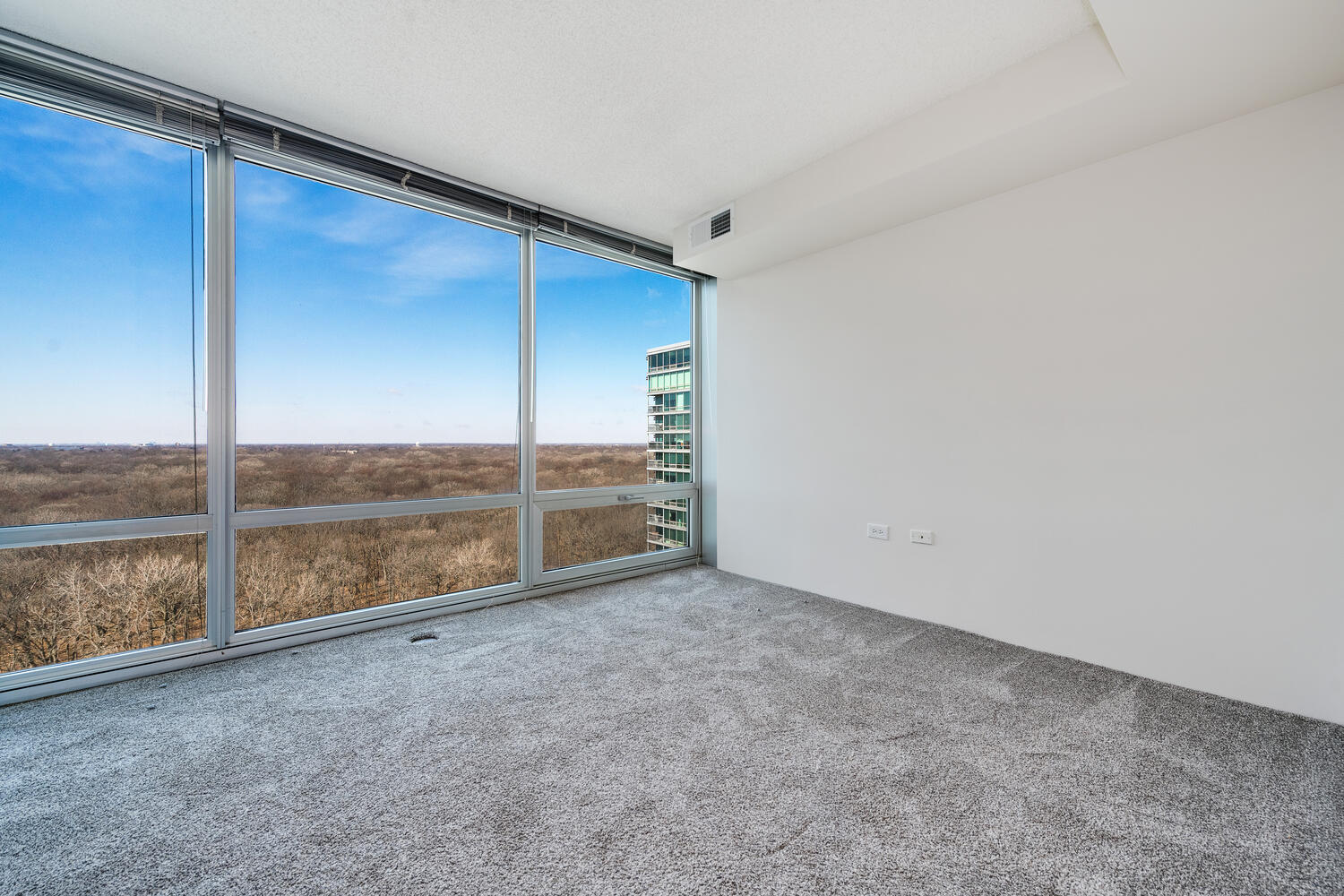 9715 WOODS Drive Unit: 1606