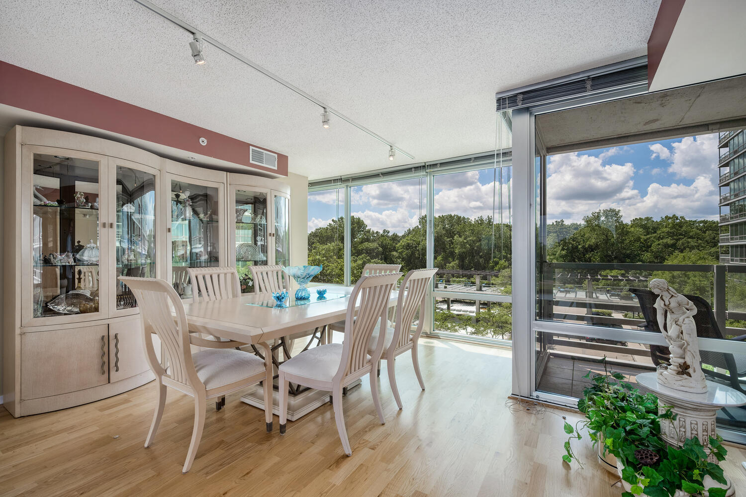 9715 Woods Drive Unit: 510