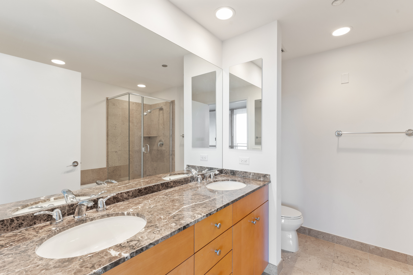 600 N Lake Shore Drive Unit: 2707