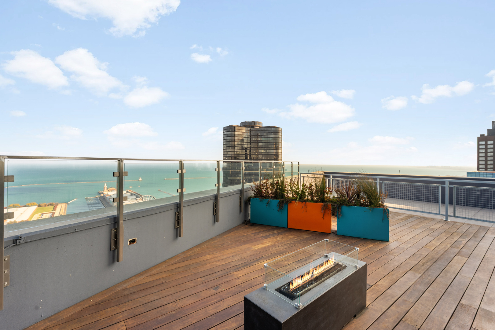 600 N Lake Shore Drive Unit: 2707