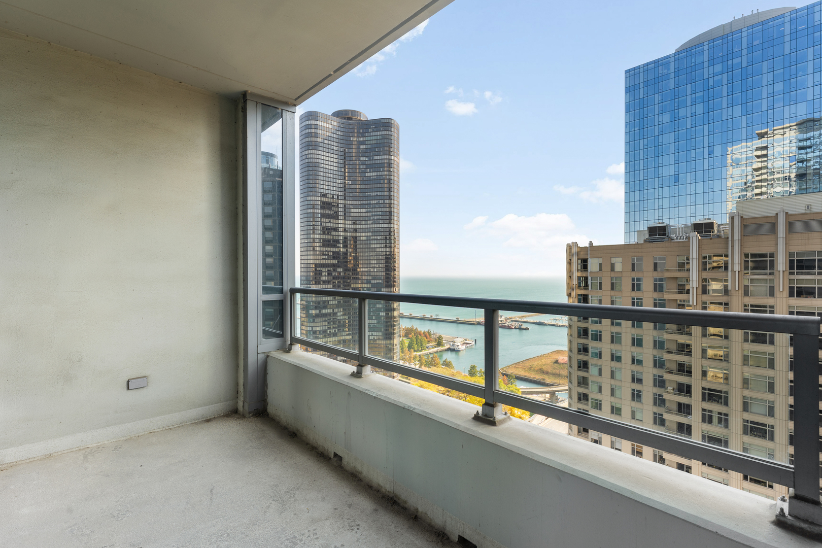 600 N Lake Shore Drive Unit: 2707