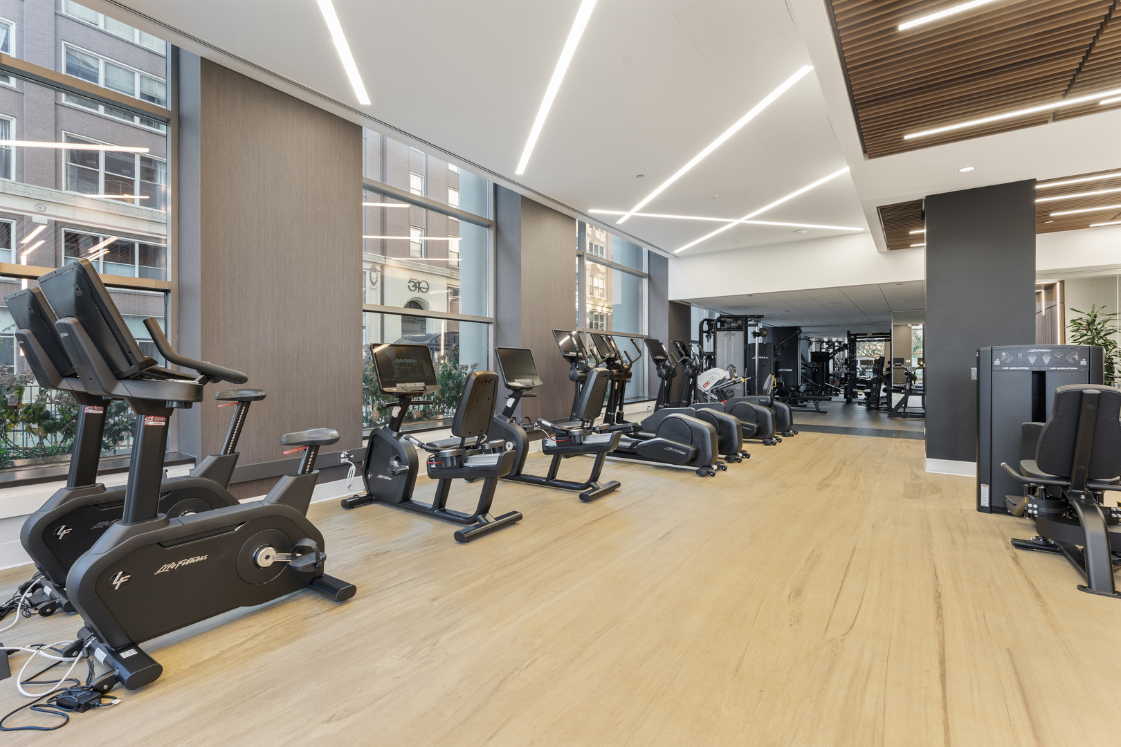 600 N Lake Shore Drive Unit: 2707